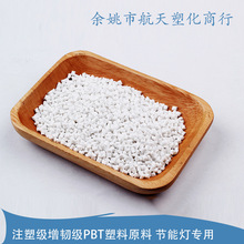 离谱机箱支架引热议！近3万元电脑悬空固定 简直在赌